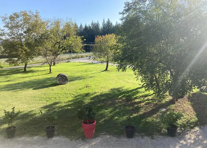 Bed & Breakfast La Ferme De Maraval 3*