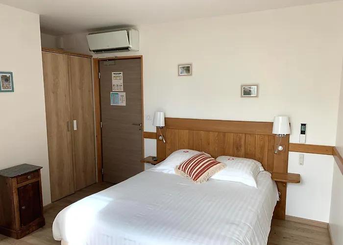 La Ferme De Maraval Bed & Breakfast